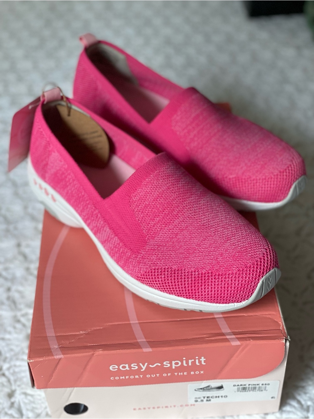 NWT Easy Spirit 9.5M Women’s Pink Slip-On Knit Sneakers